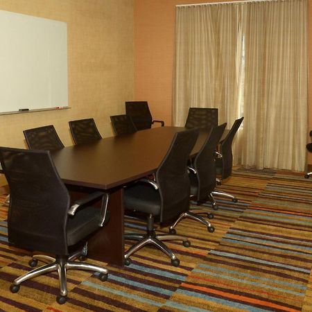 Fairfield Inn & Suites By Marriott Fairmont Bagian luar foto