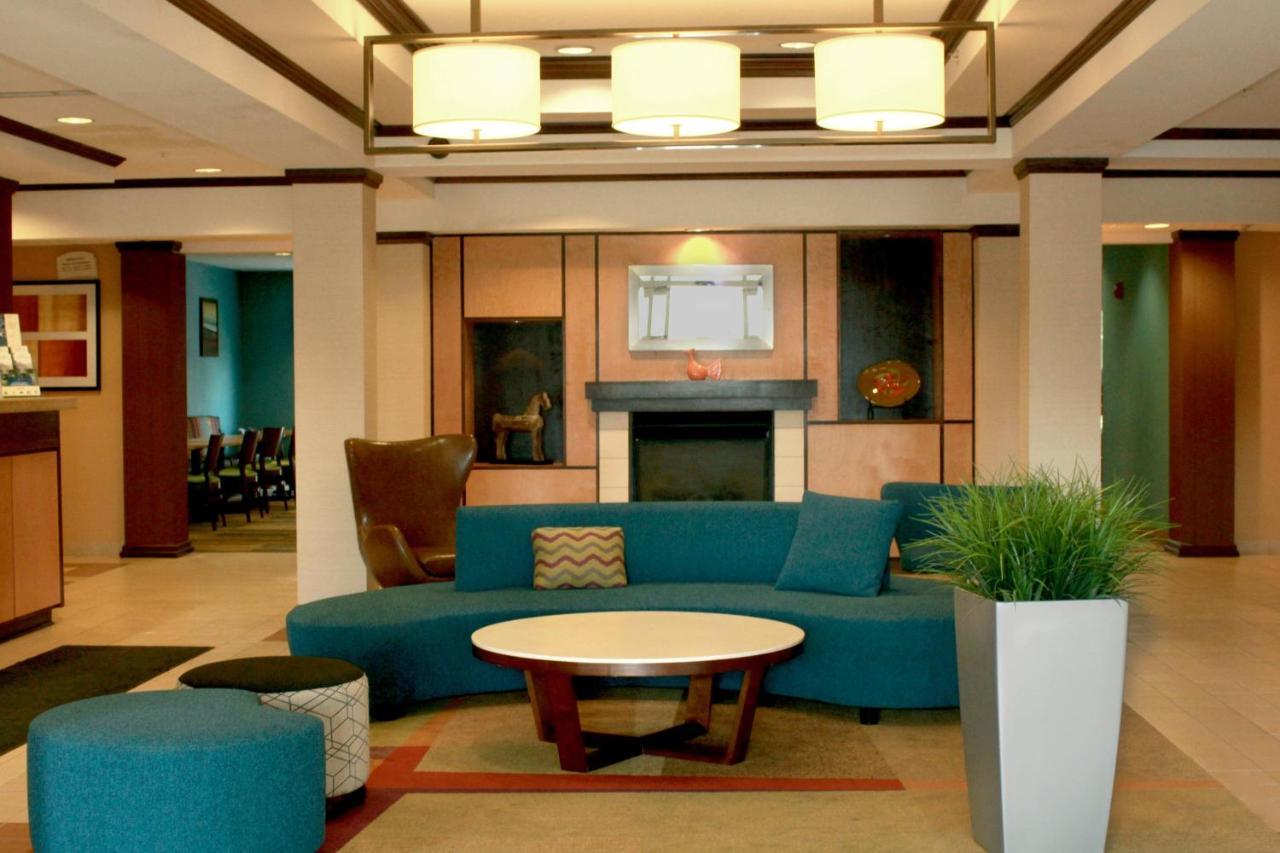 Fairfield Inn & Suites By Marriott Fairmont Bagian luar foto