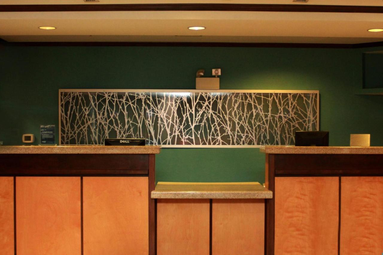 Fairfield Inn & Suites By Marriott Fairmont Bagian luar foto