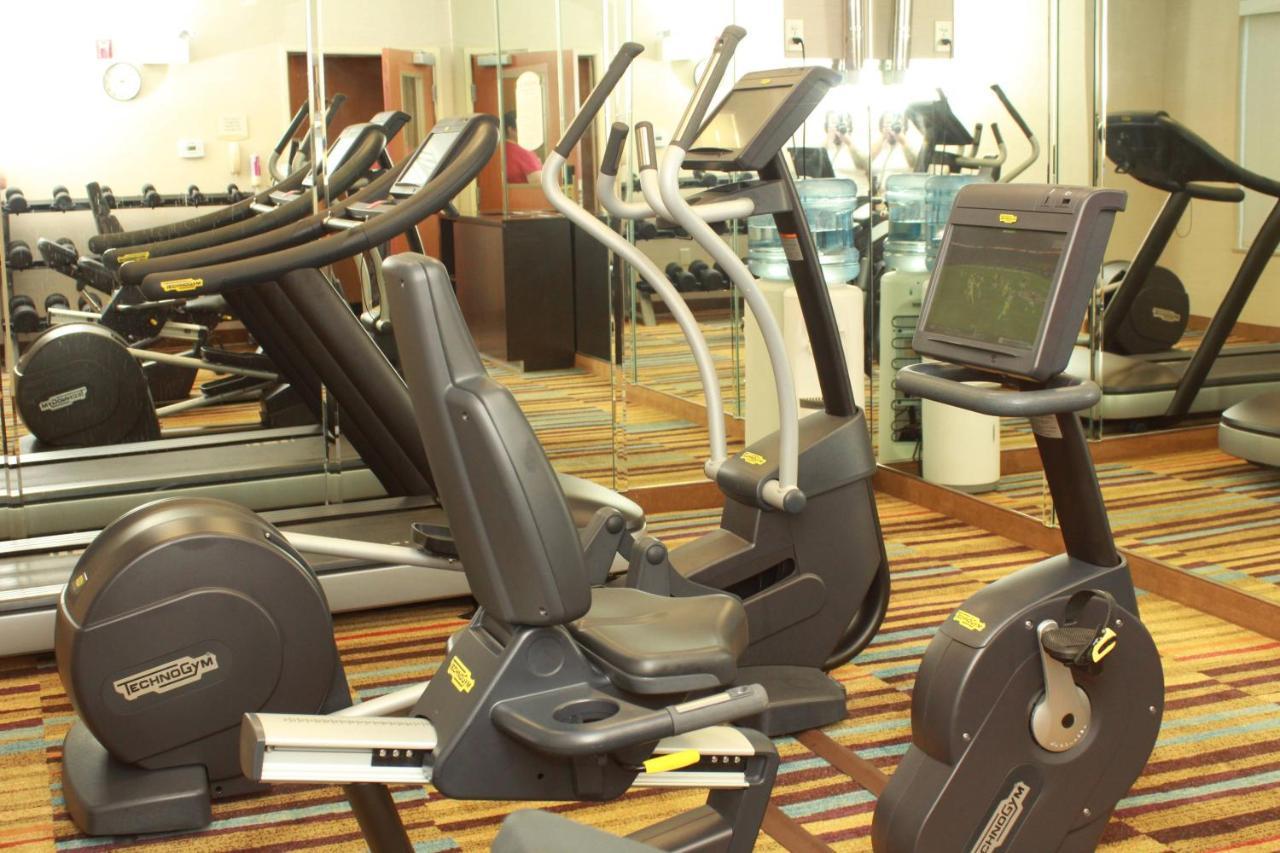 Fairfield Inn & Suites By Marriott Fairmont Bagian luar foto