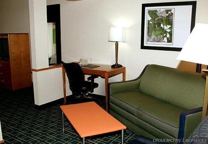 Fairfield Inn & Suites By Marriott Fairmont Ruang foto