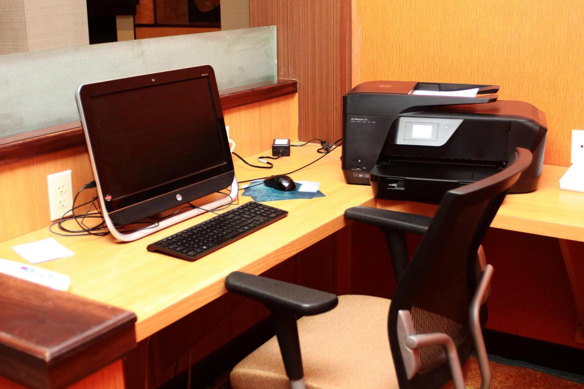 Fairfield Inn & Suites By Marriott Fairmont Bagian luar foto