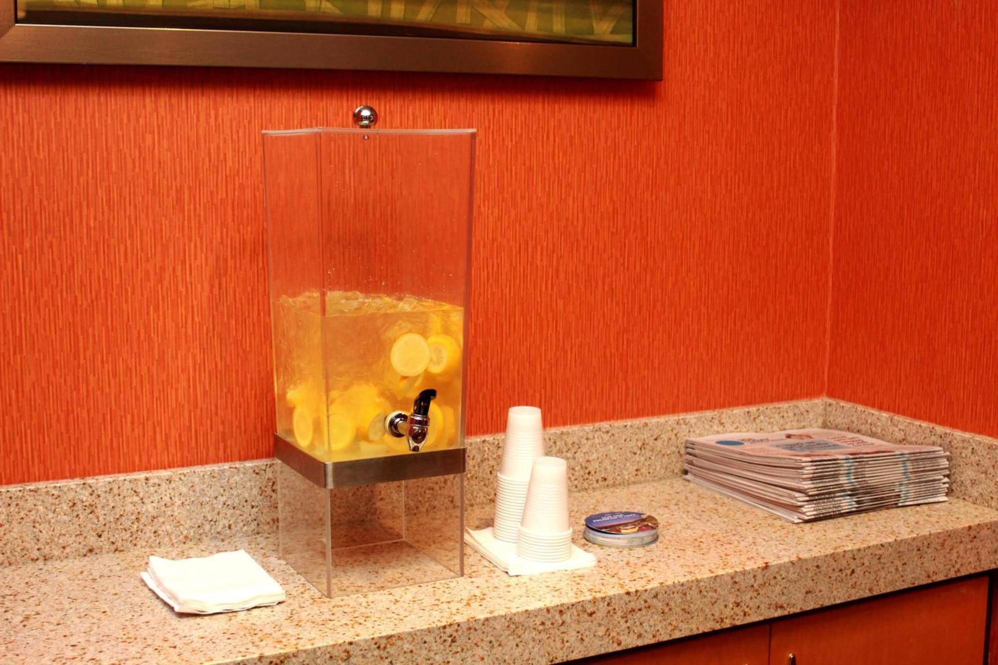 Fairfield Inn & Suites By Marriott Fairmont Bagian luar foto