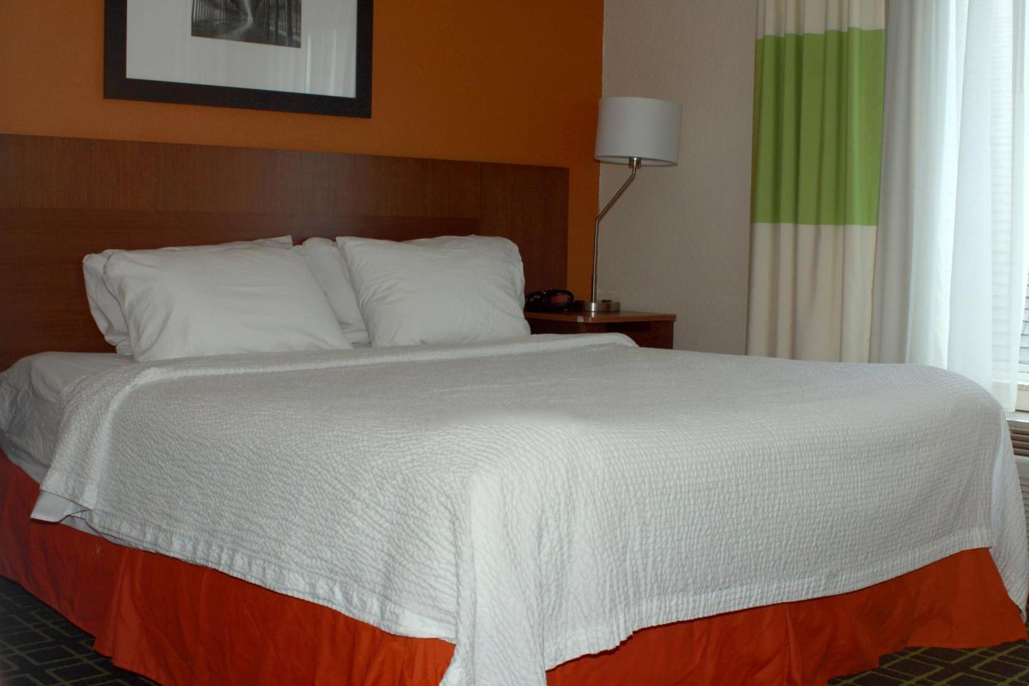 Fairfield Inn & Suites By Marriott Fairmont Bagian luar foto