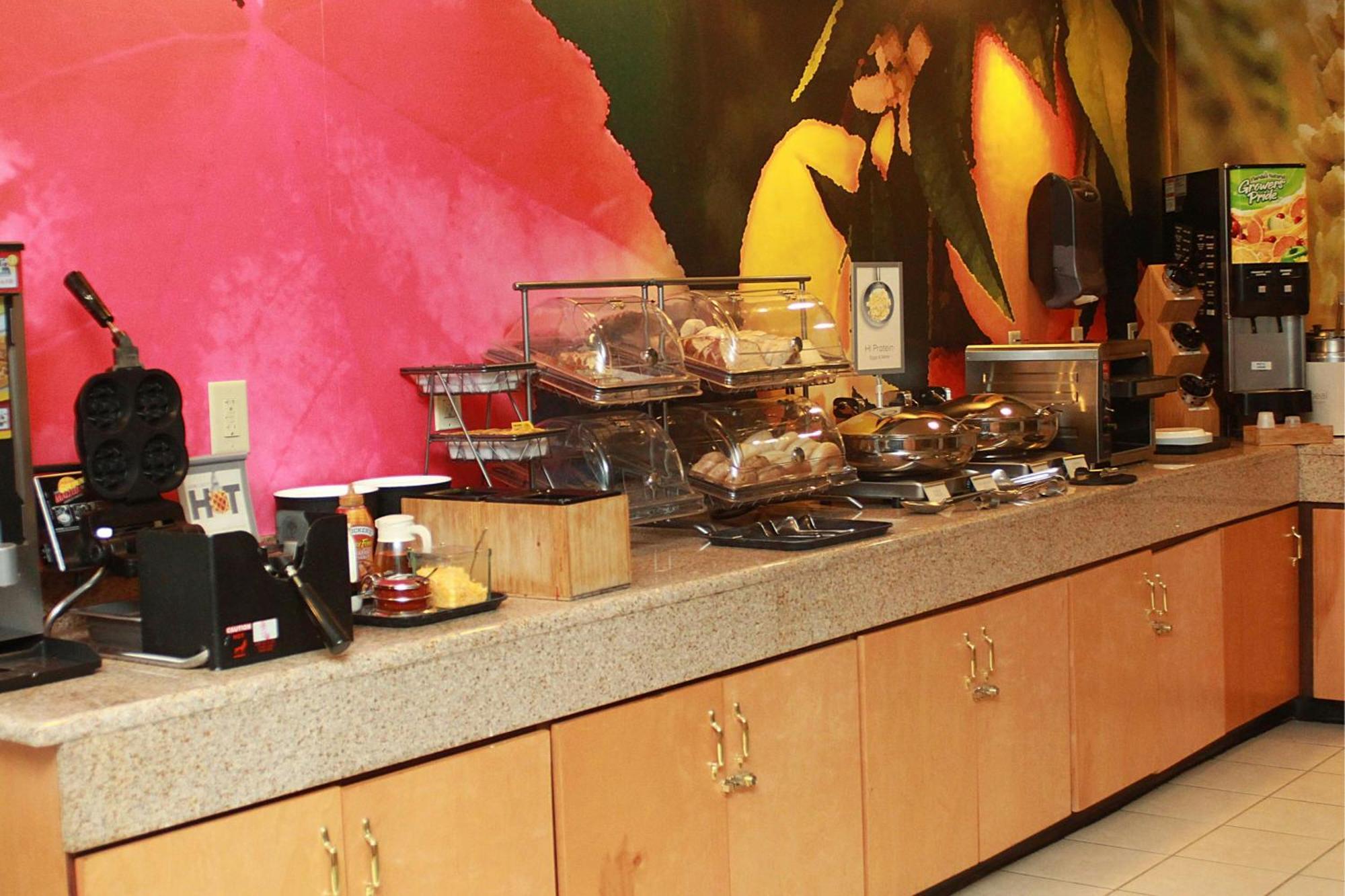 Fairfield Inn & Suites By Marriott Fairmont Bagian luar foto