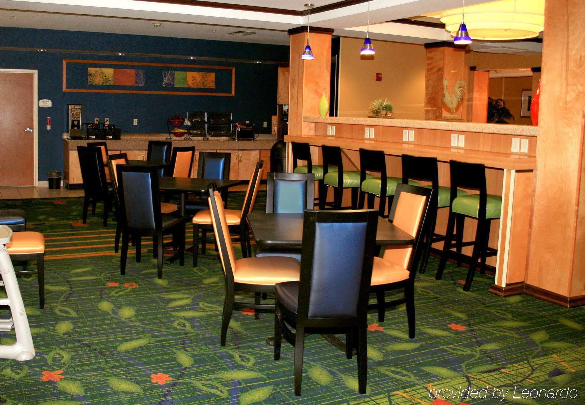 Fairfield Inn & Suites By Marriott Fairmont Restoran foto