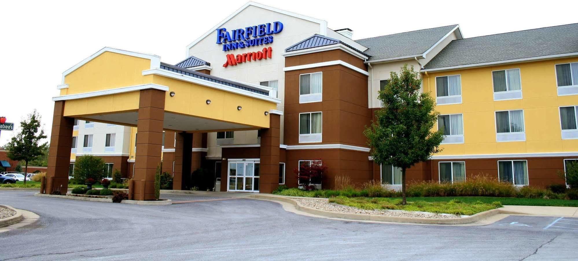 Fairfield Inn & Suites By Marriott Fairmont Bagian luar foto